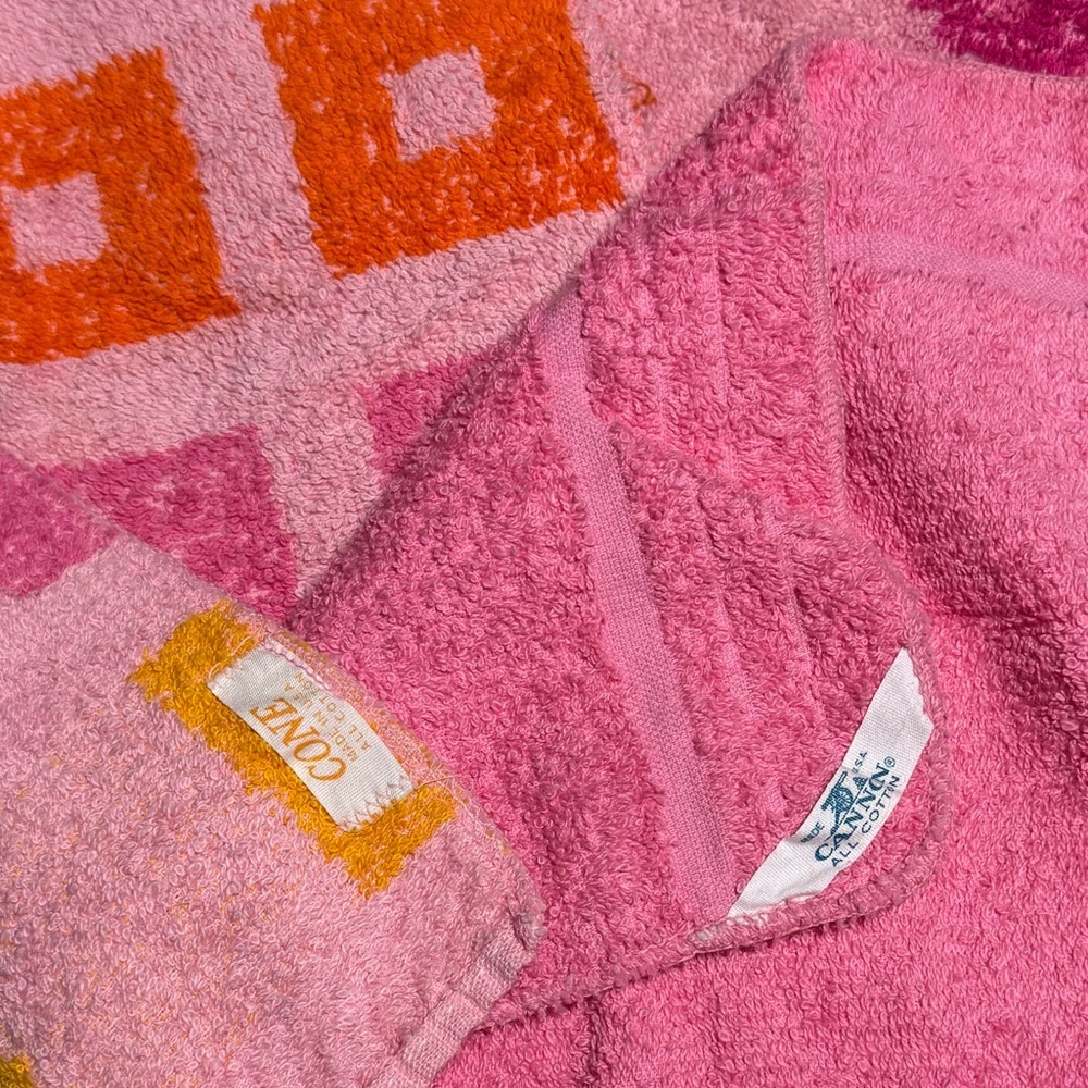 vintage 70s Cannon + Cone pink geometric towel set — 3-piece — 100% cotton — USA - Picture 5 of 5